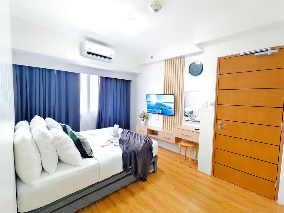 Bed, TV and multimedia, Photo of the whole room, Bedroom, air conditioner