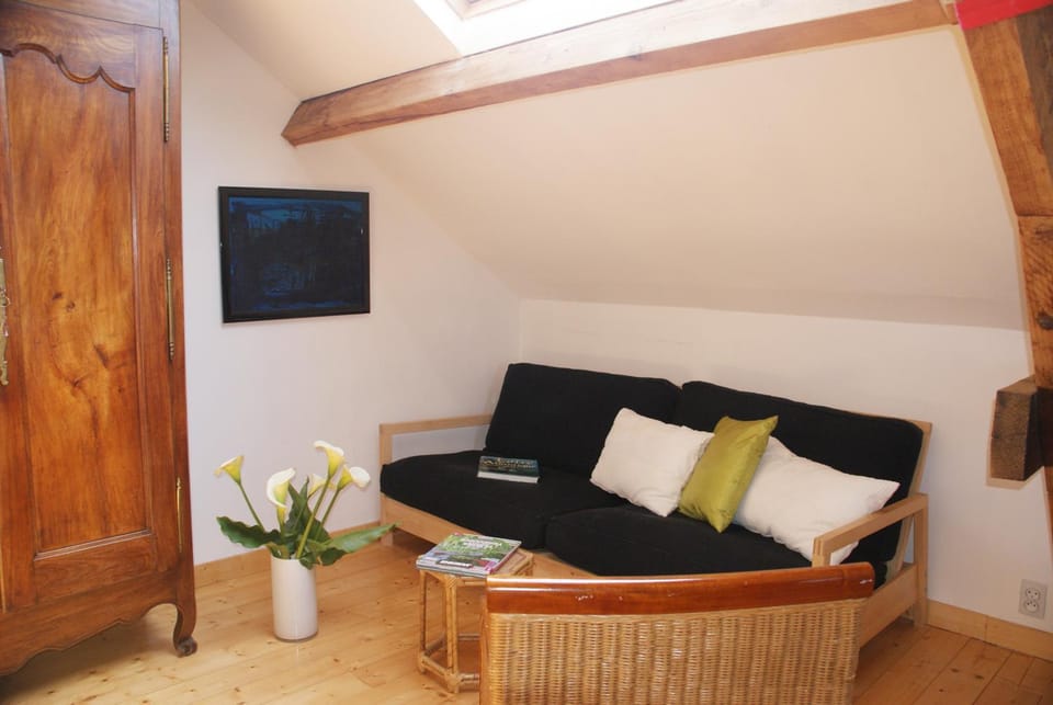 TV and multimedia, Seating area