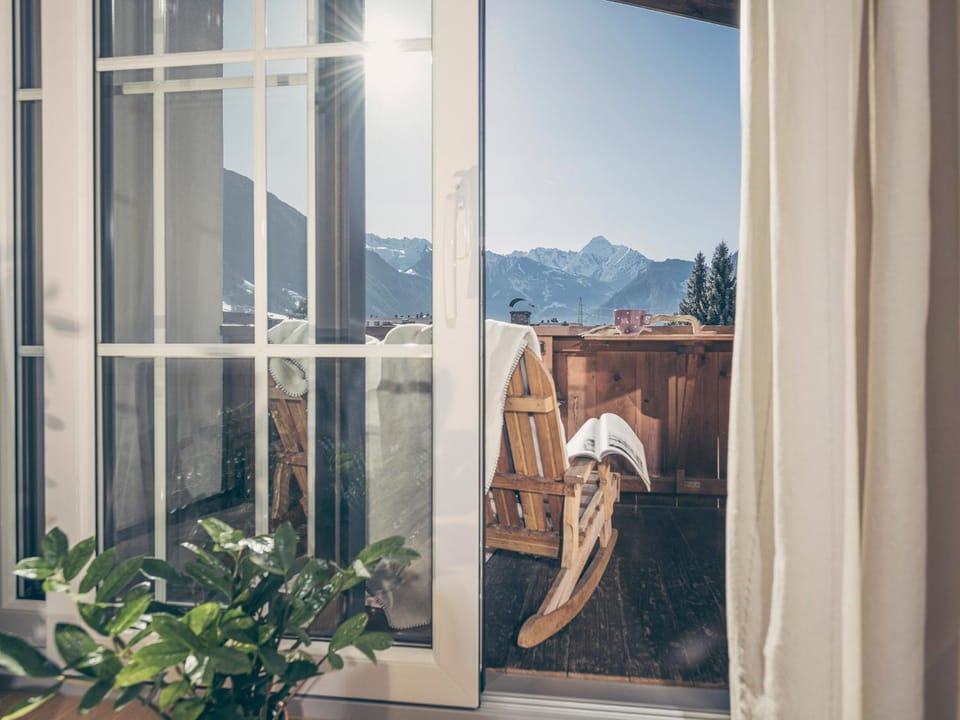 Balcony/Terrace, Mountain view