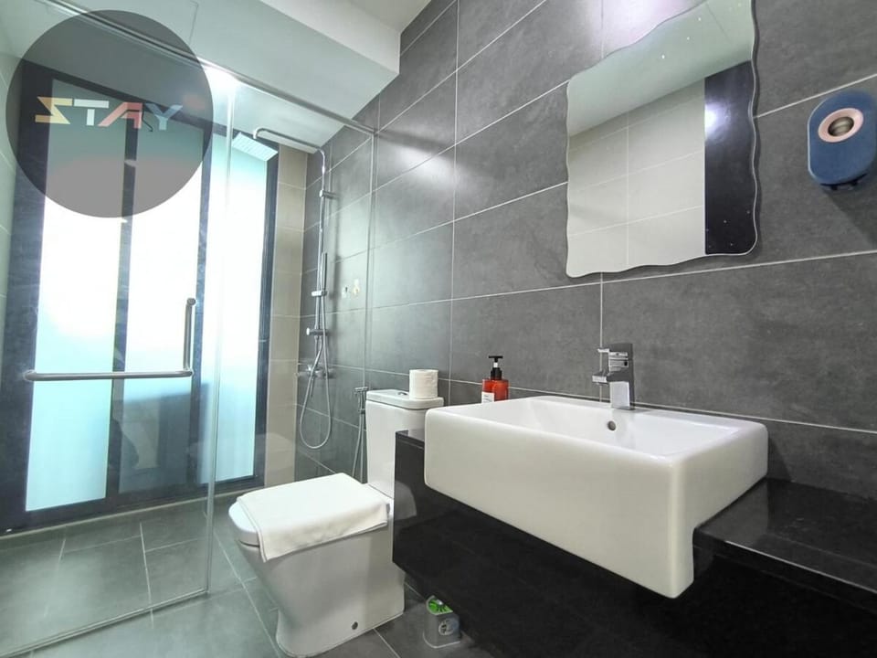 Almas Cozy Couple Escape Netflix 100mbps By STAY Apartment in Johor