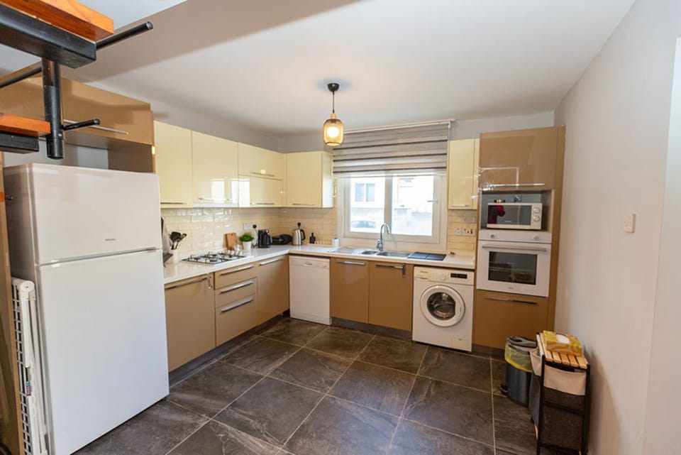 Kitchen or kitchenette, Kitchen or kitchenette, dishwasher, oven, stove, toaster, washing machine