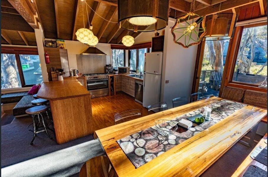 Polo Club Chalet- Iconic, luxury Chalet- Large games room Chalet in Dinner Plain