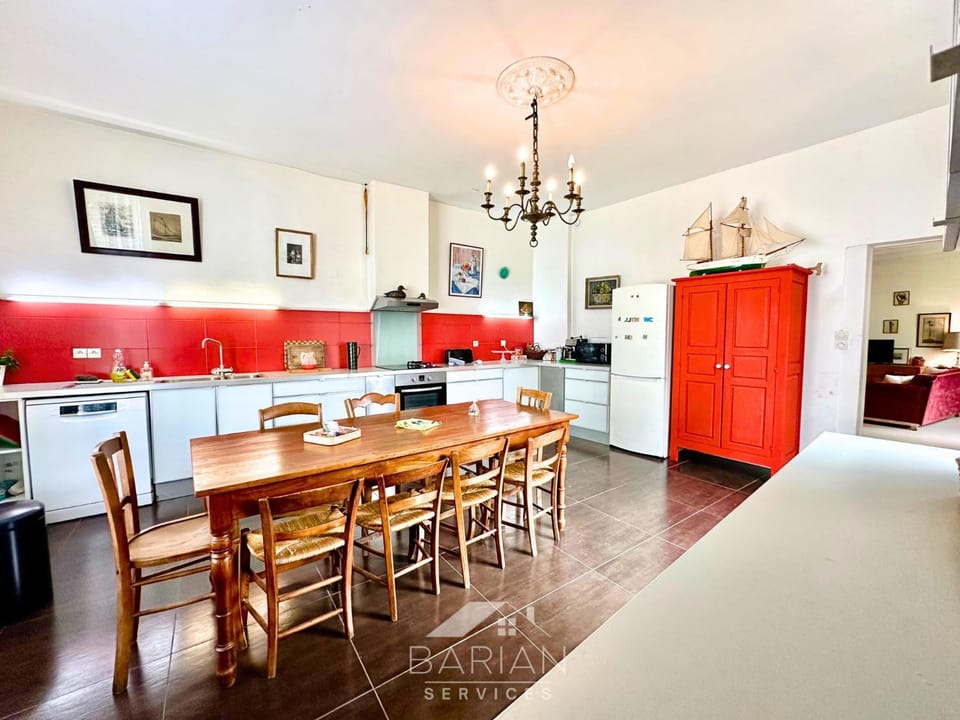Kitchen or kitchenette, Dining area, dishwasher, internet, oven, stove, toaster