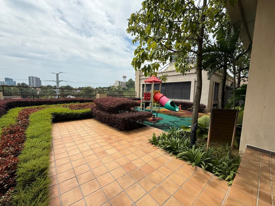 Cosy Studio Apartment at Hartamas Apartment in Petaling Jaya