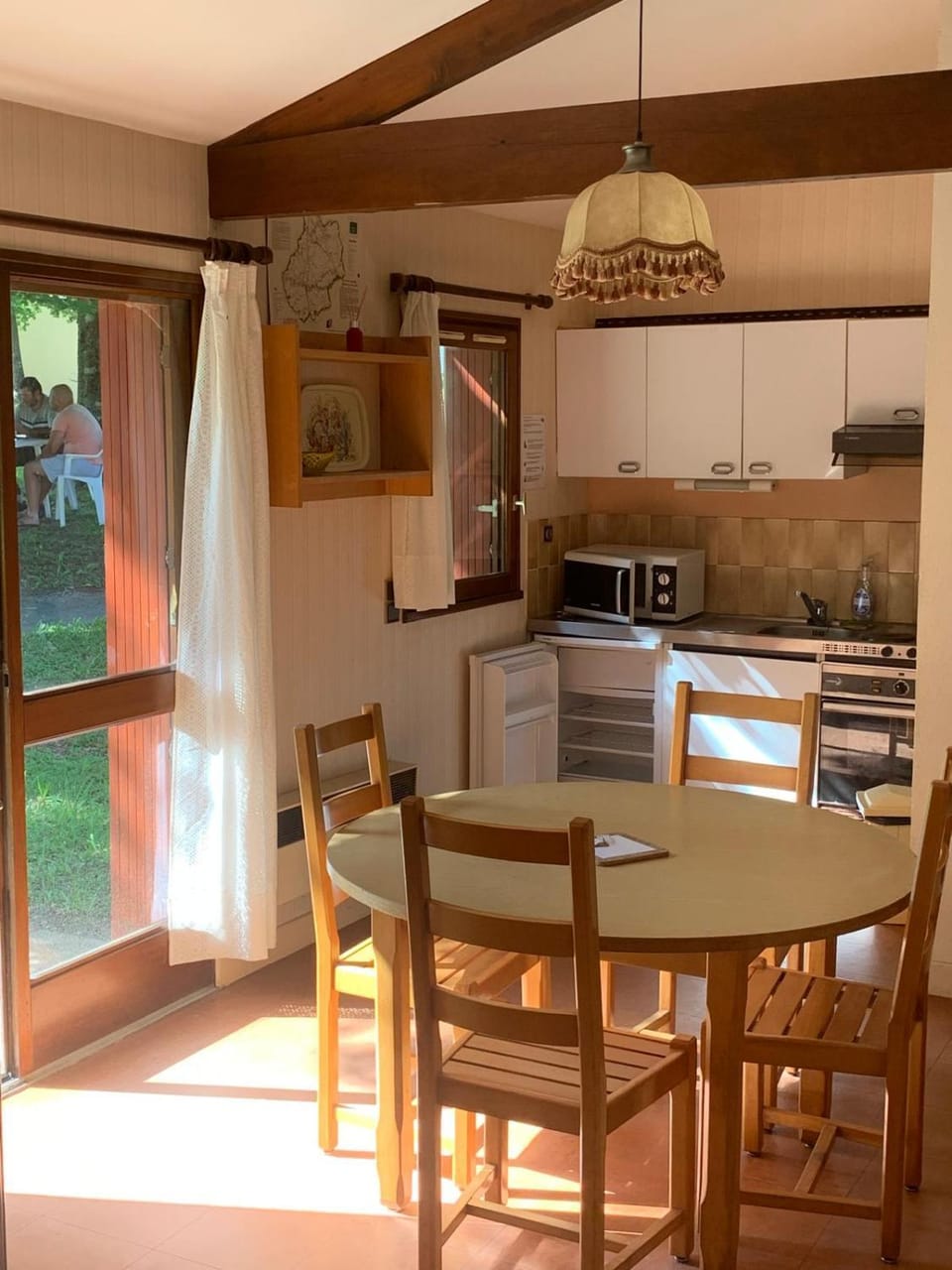 Kitchen or kitchenette, Dining area, minibar, pet friendly, stove