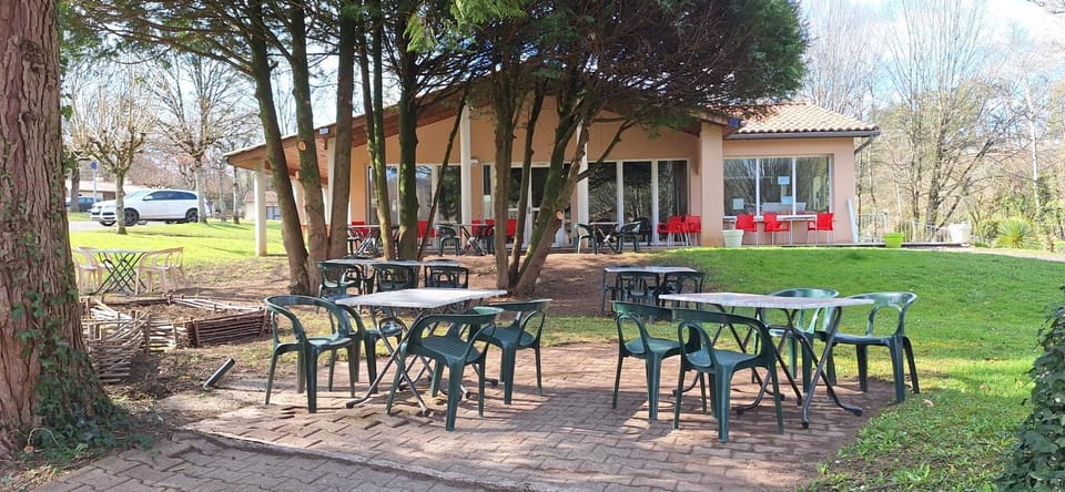 Property building, Restaurant/places to eat