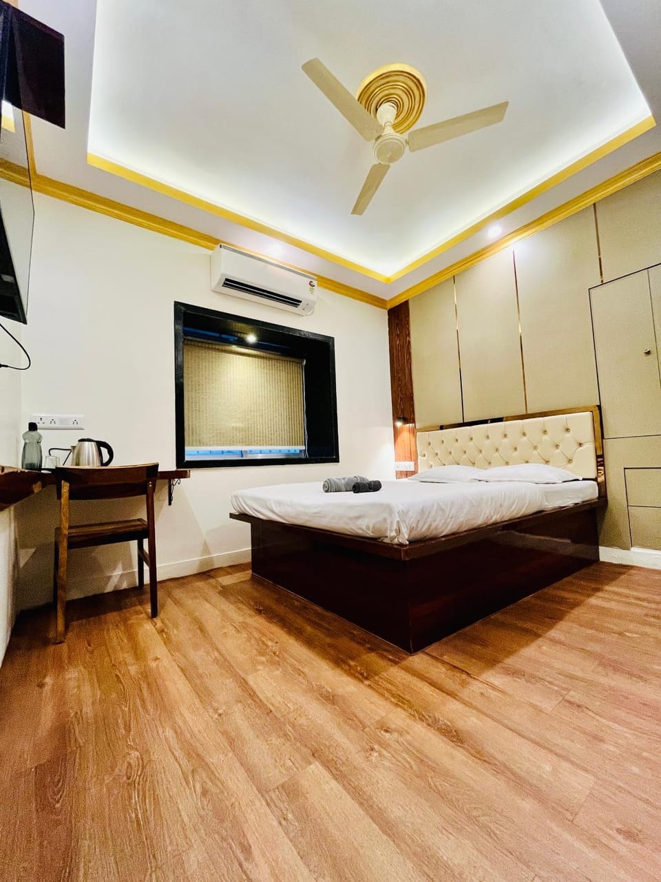 Bed, TV and multimedia, Photo of the whole room, Bedroom, wardrobe