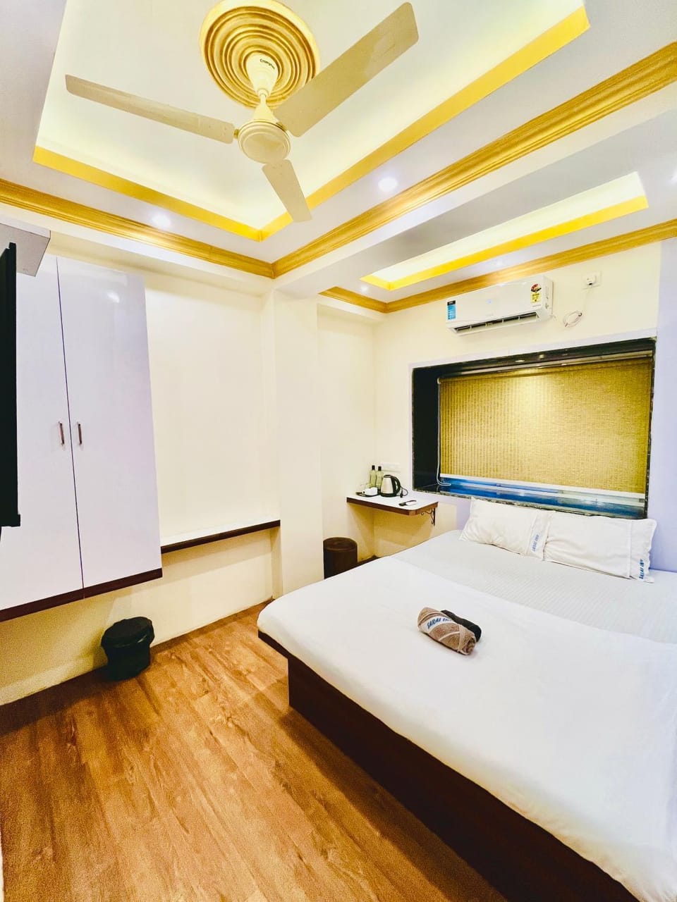 Bed, TV and multimedia, Kitchen or kitchenette, Photo of the whole room, Bedroom, oven, air conditioner