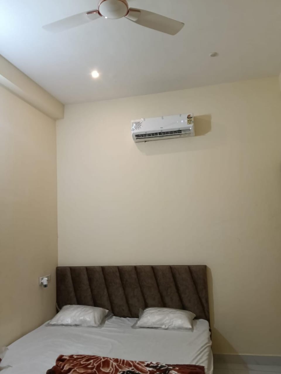 Bedroom, air conditioner