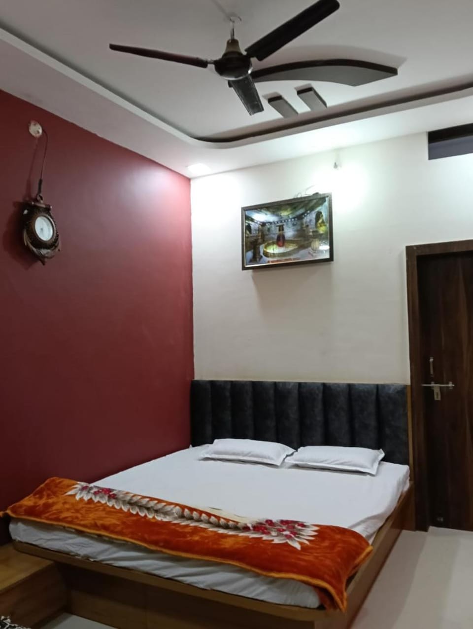 Bed, TV and multimedia, Photo of the whole room, air conditioner