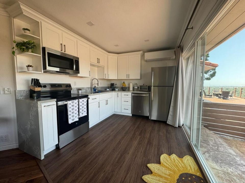 Kitchen or kitchenette, Dining area, dishwasher, oven, stove, toaster