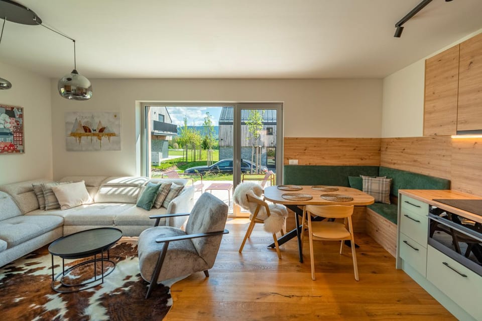 Kitchen or kitchenette, Living room, Seating area, Dining area