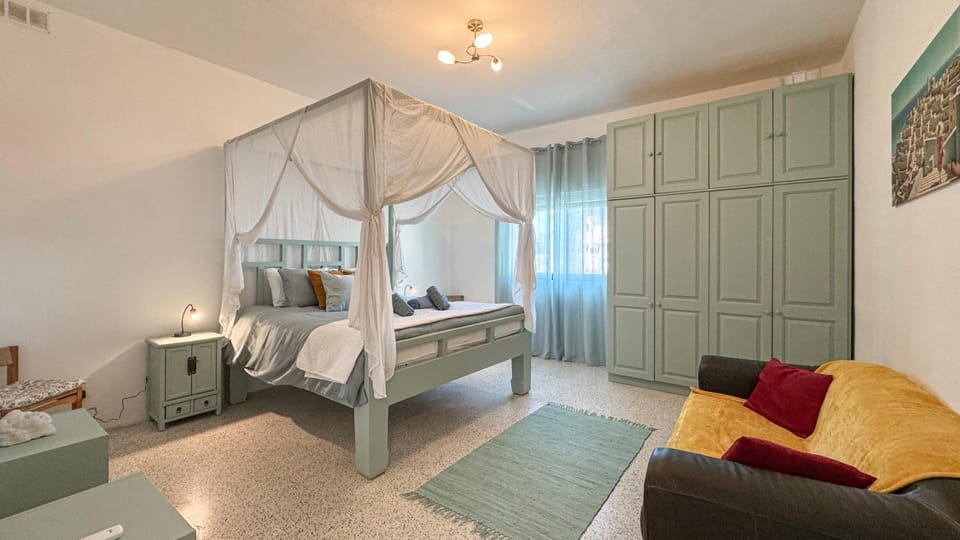 Spaciously Cosy 3BD Accomodation in Ta Xbiex - Yacht Marina & Valletta Views Apartment in Malta