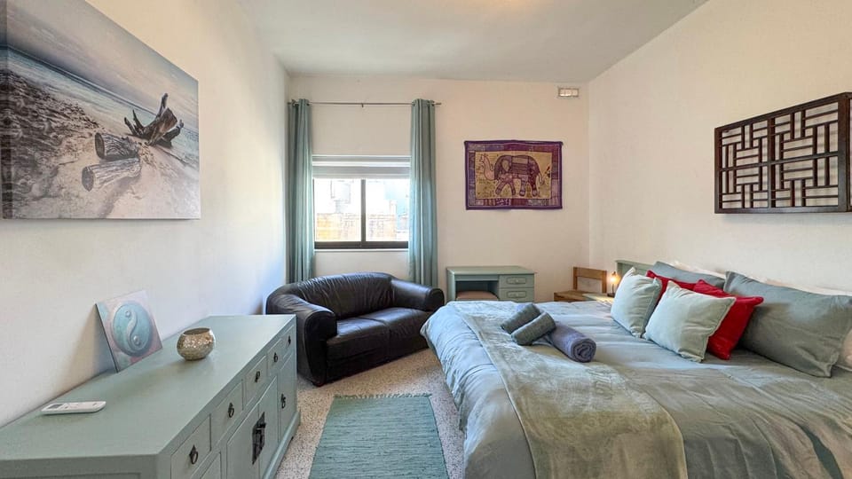Spaciously Cosy 3BD Accomodation in Ta Xbiex - Yacht Marina & Valletta Views Apartment in Malta