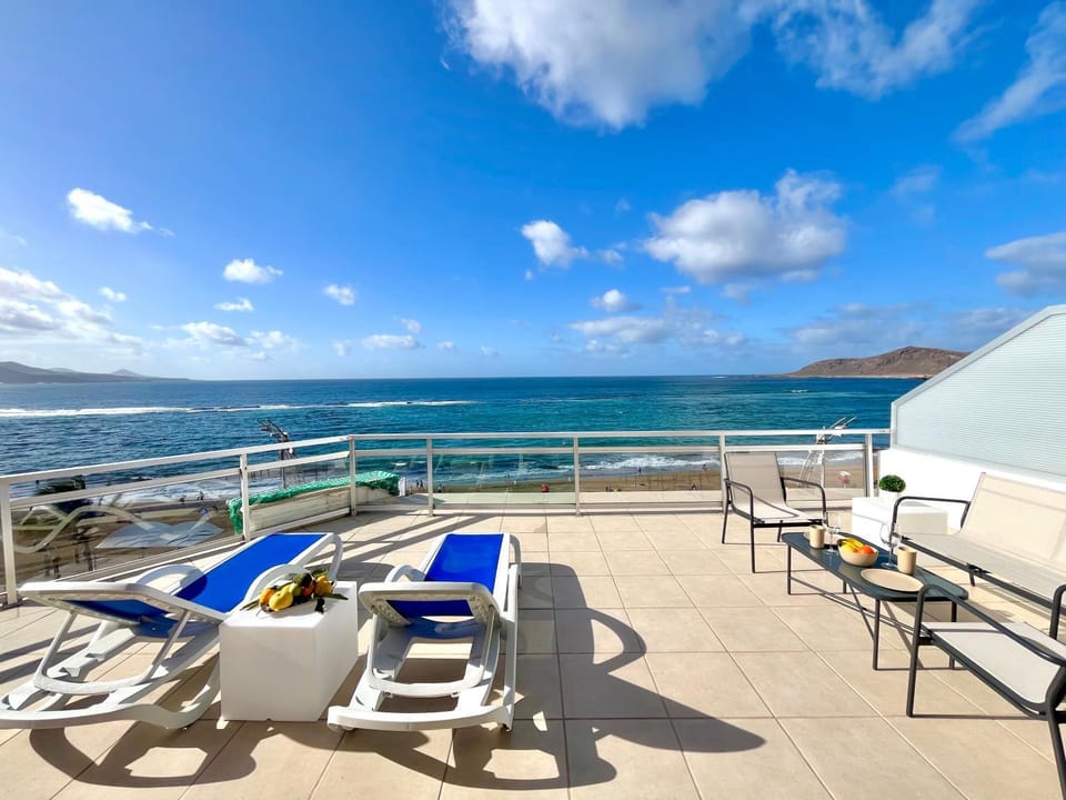 View (from property/room), Balcony/Terrace, Beach, Sea view, sunbed
