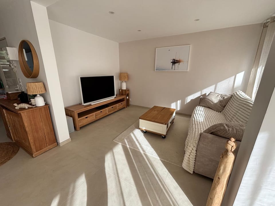 Communal lounge/ TV room, TV and multimedia