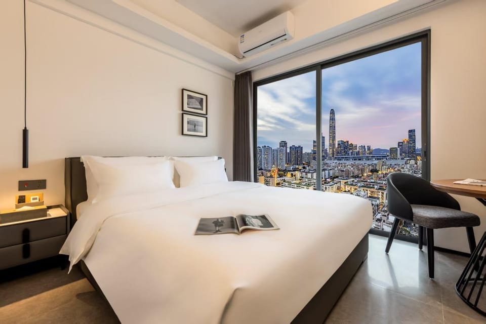 Bed, Living room, Photo of the whole room, City view