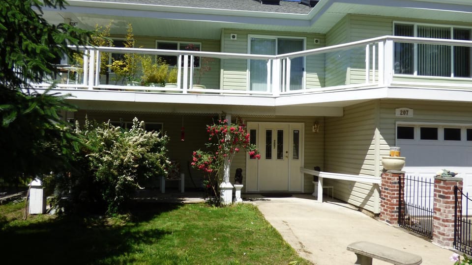 Property building, Facade/entrance, On site