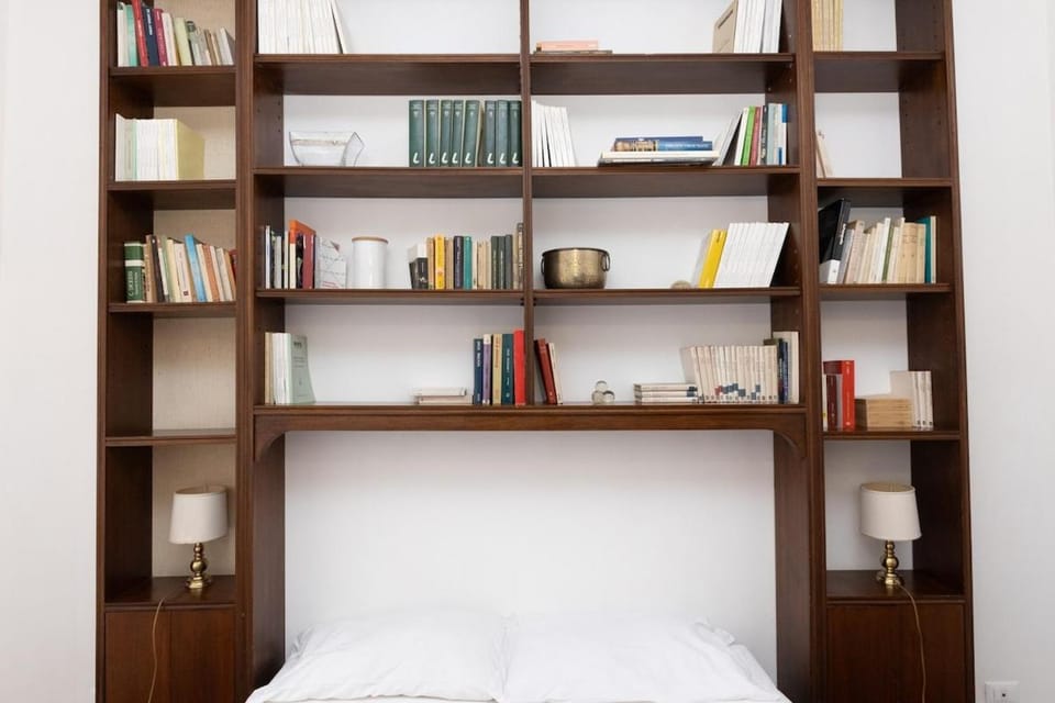 Bed, Library, Photo of the whole room, Bedroom, hair dresser