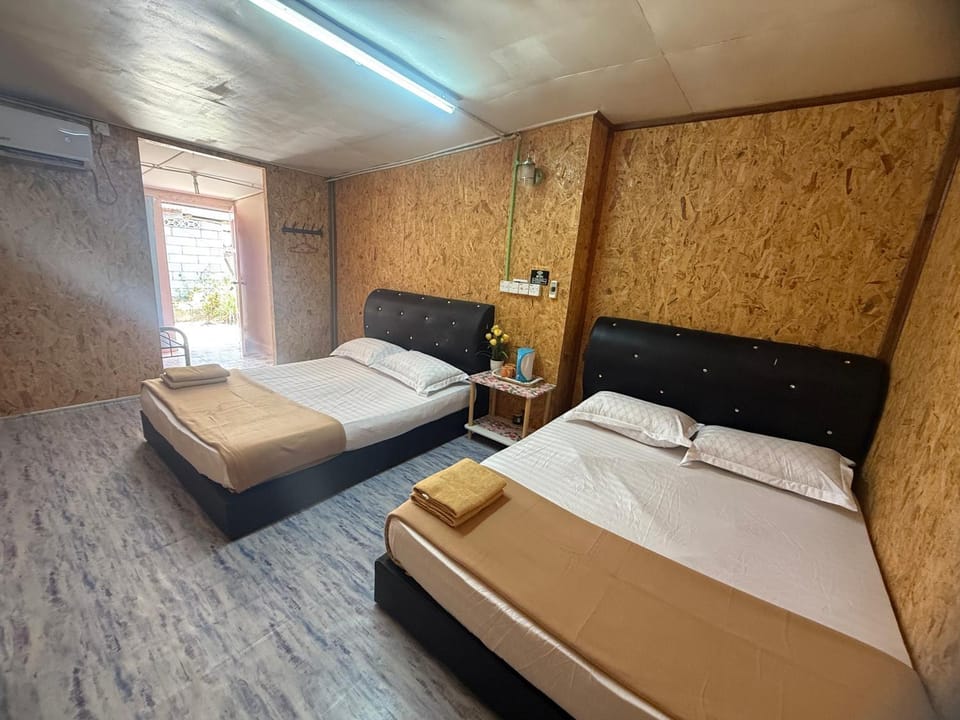 Bed, Photo of the whole room, Bedroom, air conditioner