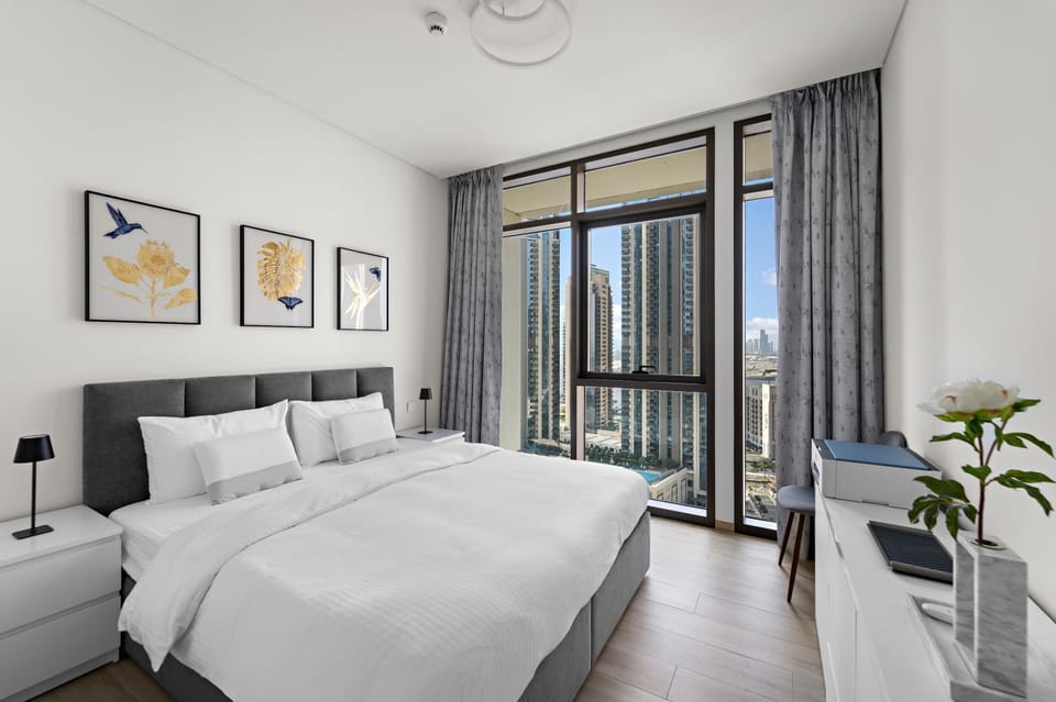 Bed, Living room, Photo of the whole room, Seating area, Bedroom