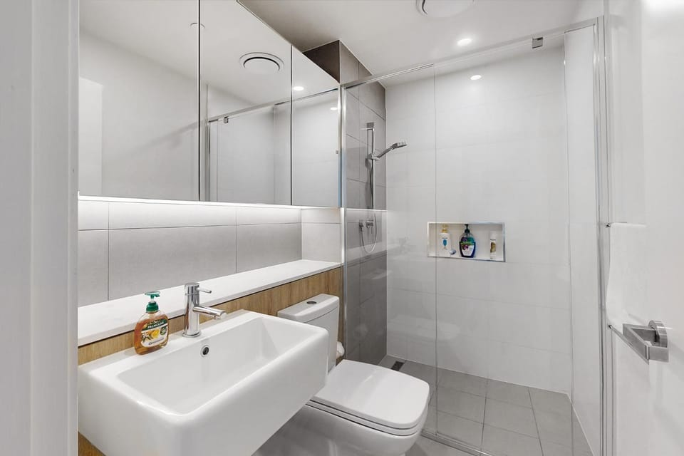 Shower, Toilet, Bathroom