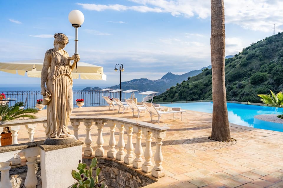 Day, View (from property/room), Decorative detail, Mountain view, Sea view, Swimming pool, sunbed