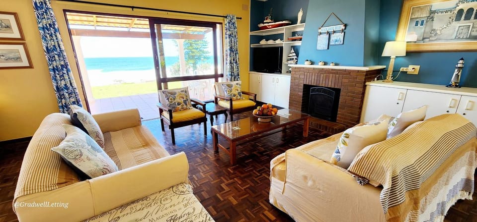 TV and multimedia, Living room, Seating area, Evening entertainment