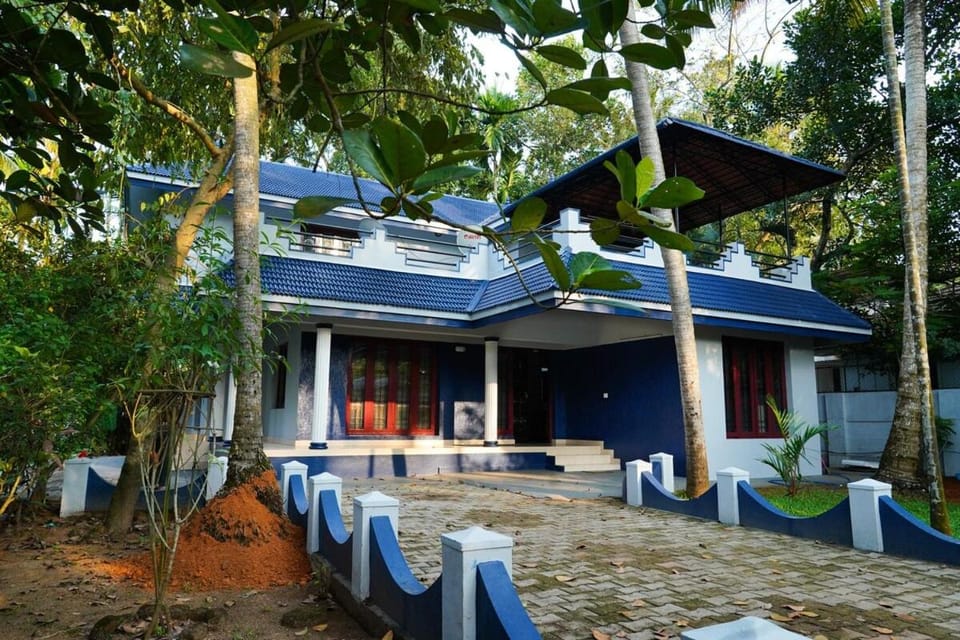 Sarovaram -Beautiful Riverfront Villa Kochi House in Kochi