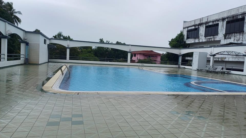 Property building, Day, Pool view, Swimming pool
