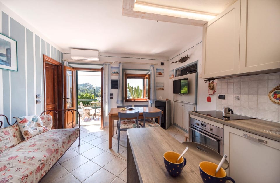 TV and multimedia, Kitchen or kitchenette, Living room, Dining area, dishwasher, oven, stove