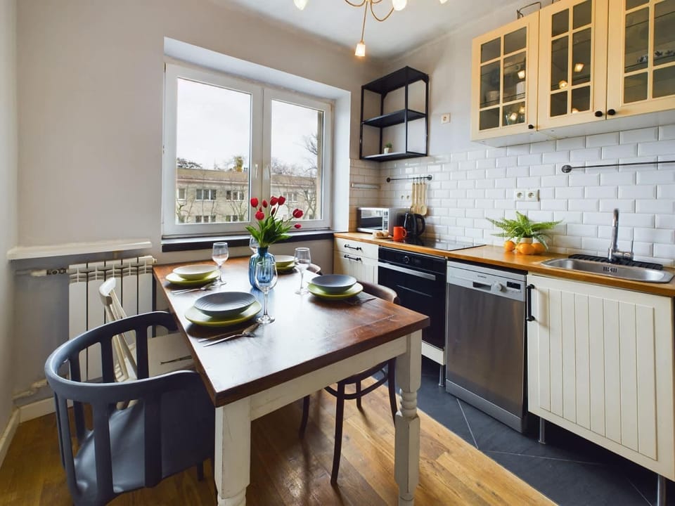 Kitchen or kitchenette, Dining area, dishwasher, pet friendly, stove