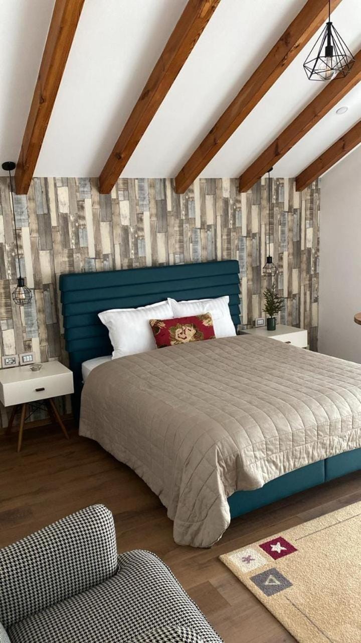 Bed, Photo of the whole room, Seating area, Bedroom