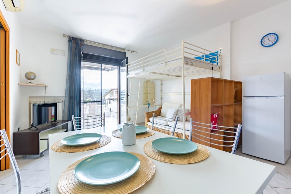 Kitchen or kitchenette, Living room, Dining area