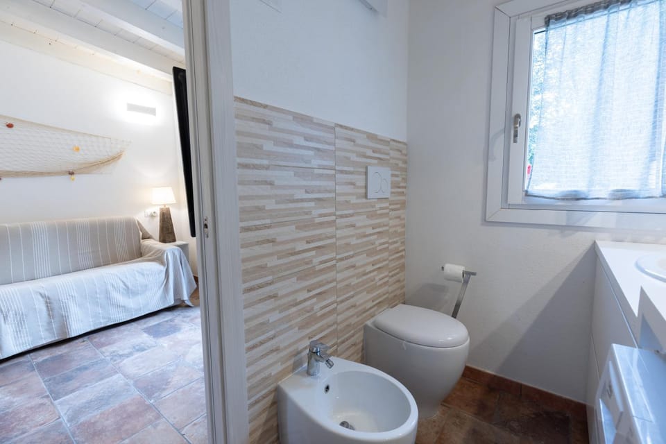 Toilet, Bathroom, bidet, towels