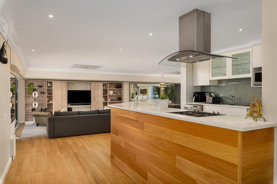 Spacious Luxury Apartment - Waterfront Apartment in Cape Town