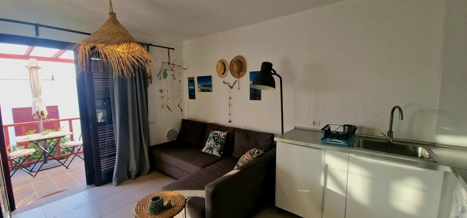 Kitchen or kitchenette, Living room, Seating area, Dining area