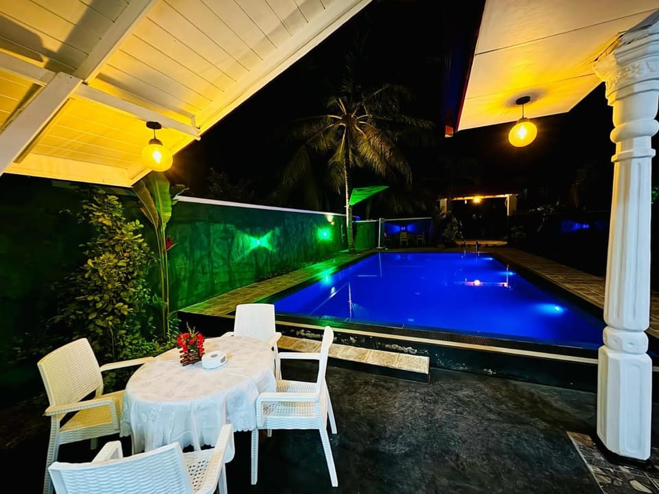 Night, Swimming pool