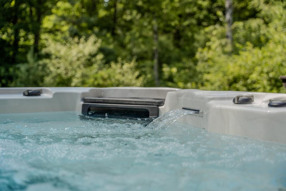 Luxury Lodge with Private Jacuzzi for 4 – Woodz Lodges Heusden-Zolder House in Flanders