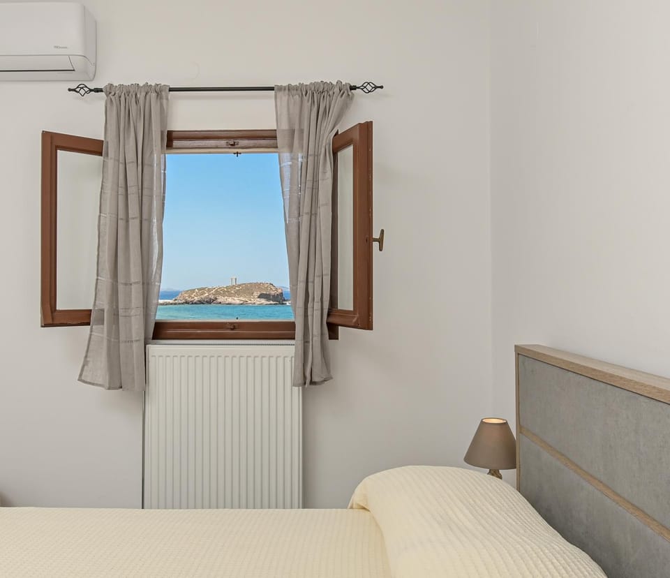 Bed, Natural landscape, Photo of the whole room, Bedroom, Sea view