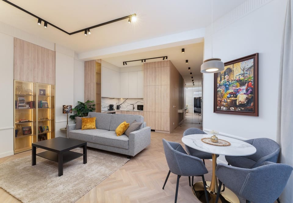 Kitchen or kitchenette, Living room, Seating area, Dining area