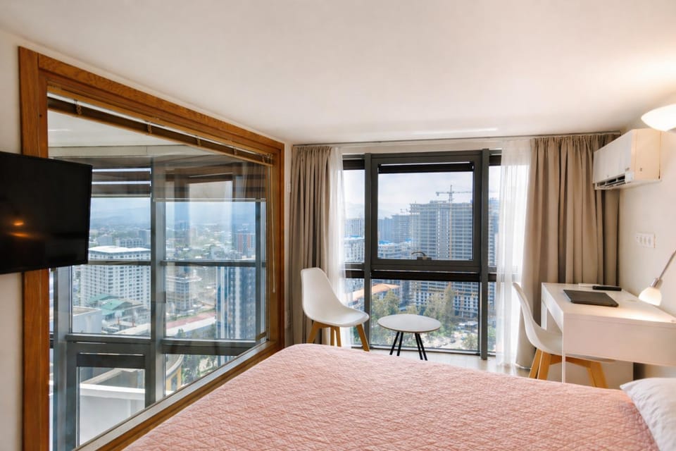 Bed, TV and multimedia, View (from property/room), Photo of the whole room, Bedroom, air conditioner