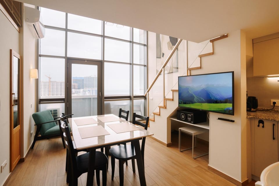 TV and multimedia, Seating area, Dining area, air conditioner