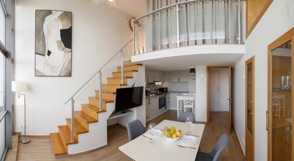 TV and multimedia, Kitchen or kitchenette, Seating area, Dining area, oven, stove