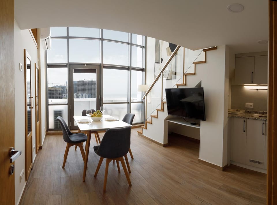 TV and multimedia, Kitchen or kitchenette, Seating area, Dining area