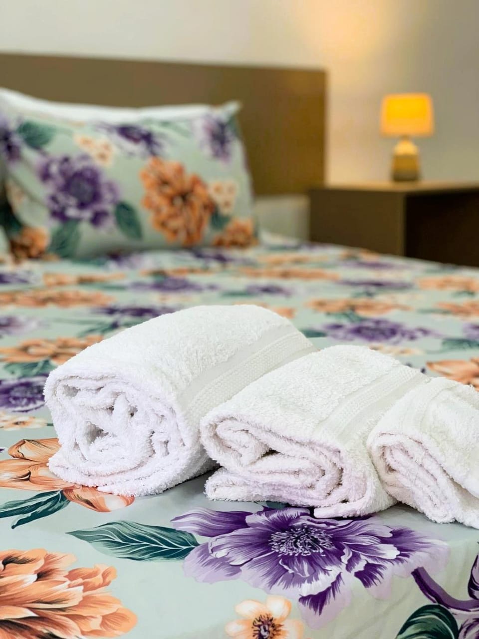 Bed, towels