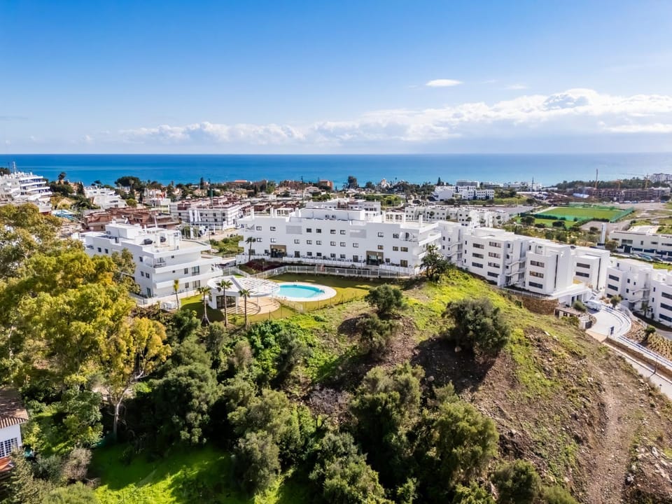 Property building, Nearby landmark, Day, Sea view, Area and facilities, Swimming pool, Location