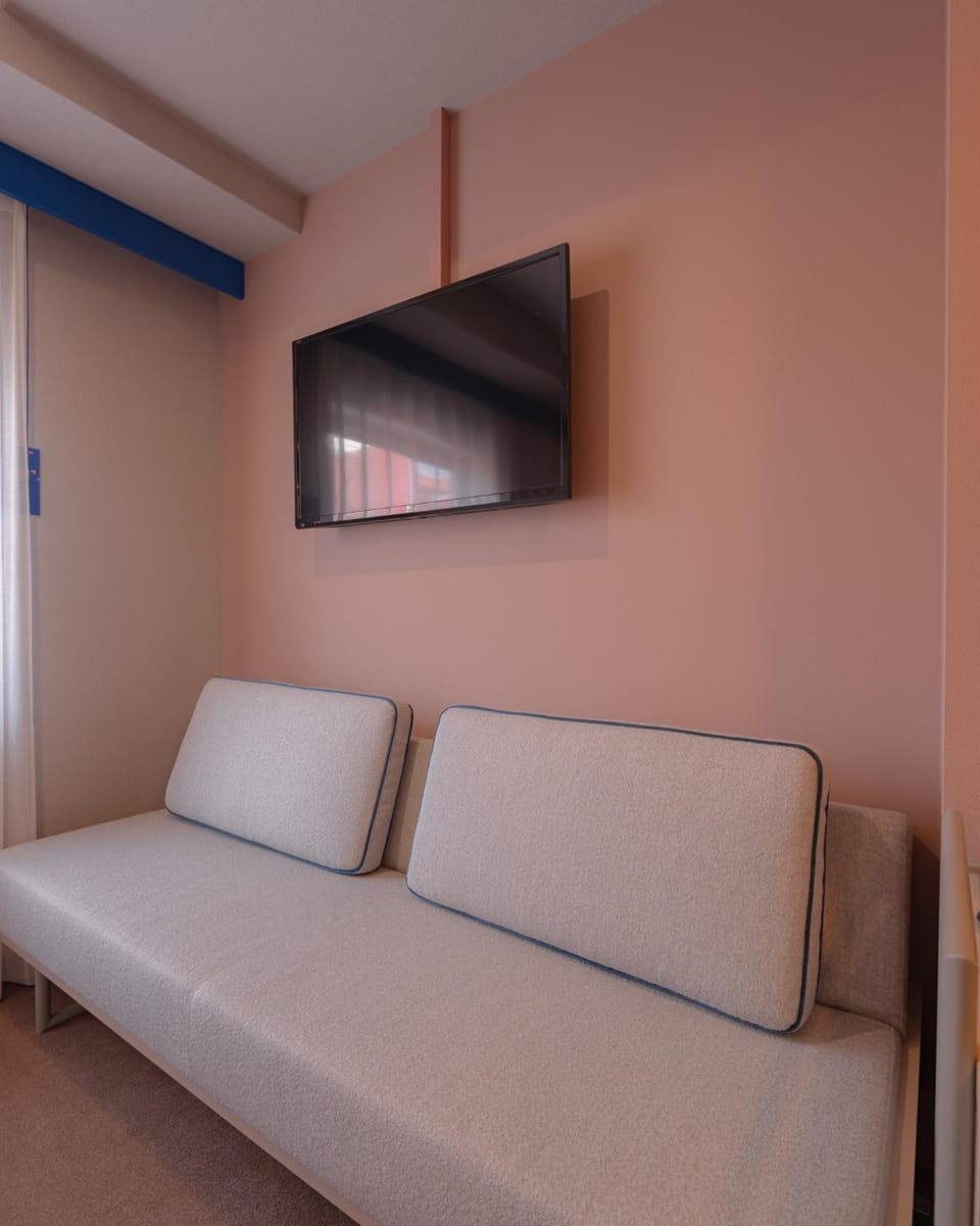 Bathroom, TV and multimedia