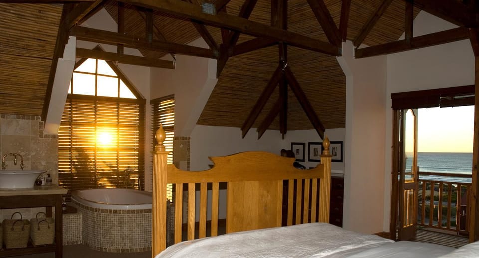 Bed, Hot Tub, Bedroom, Sea view, Sunrise