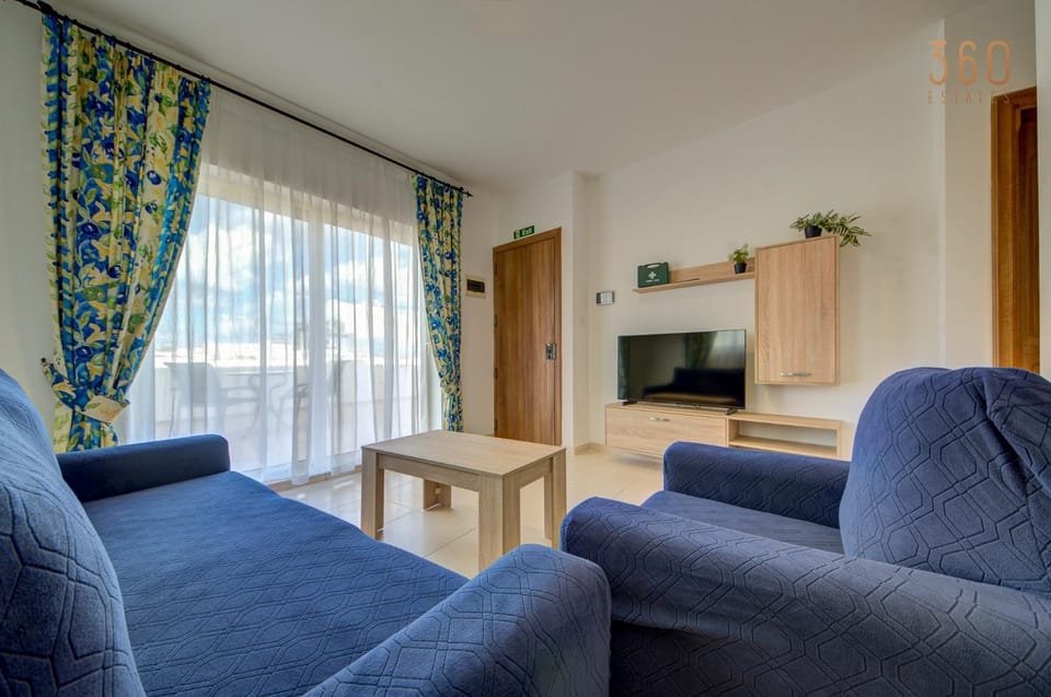 Communal lounge/ TV room, TV and multimedia, Kitchen or kitchenette, Living room, Seating area, Evening entertainment